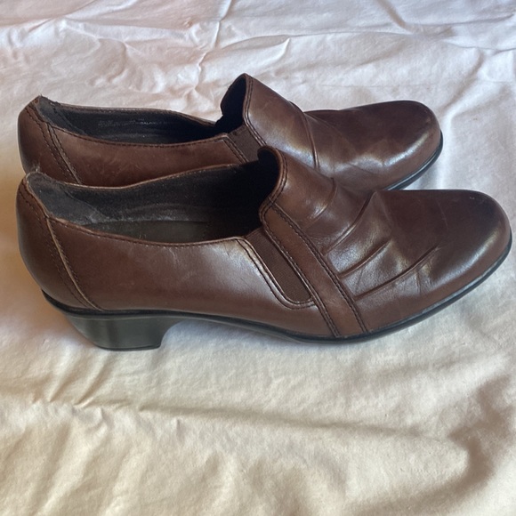 Clarks Grasp High Work Slip-On Shoes - Picture 4 of 11